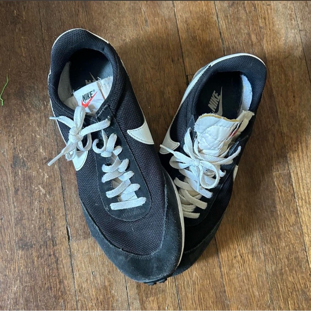 Nike Men's Classic Black and White Sneakers